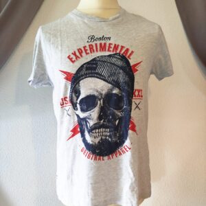 T shirt tête de mort "Deeluxe"