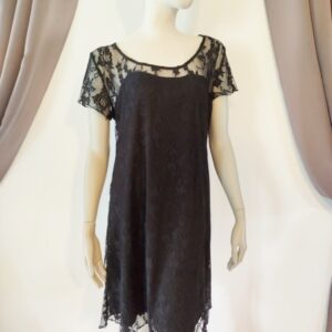 Robe manches courtes en dentelle noire