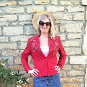 Veste rouge brodée "together" taille 38